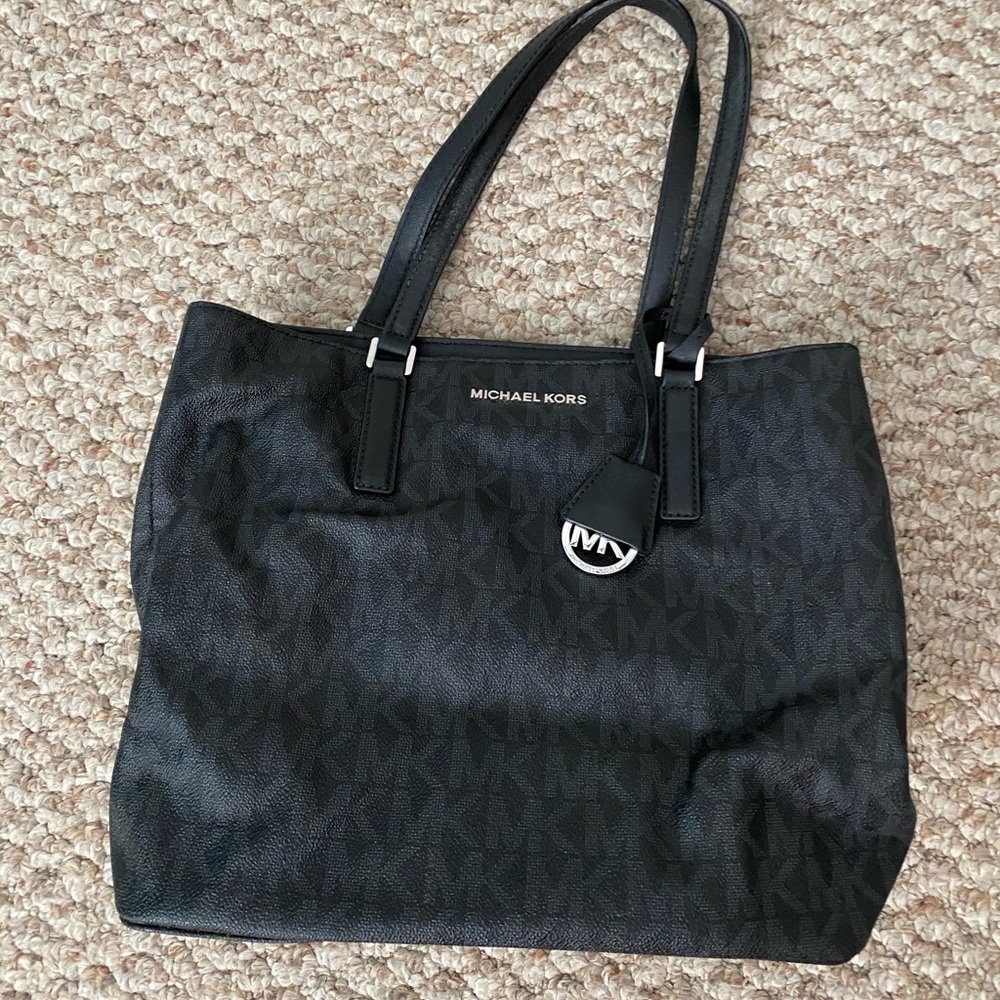 Michael kors black pattern shoulder bag